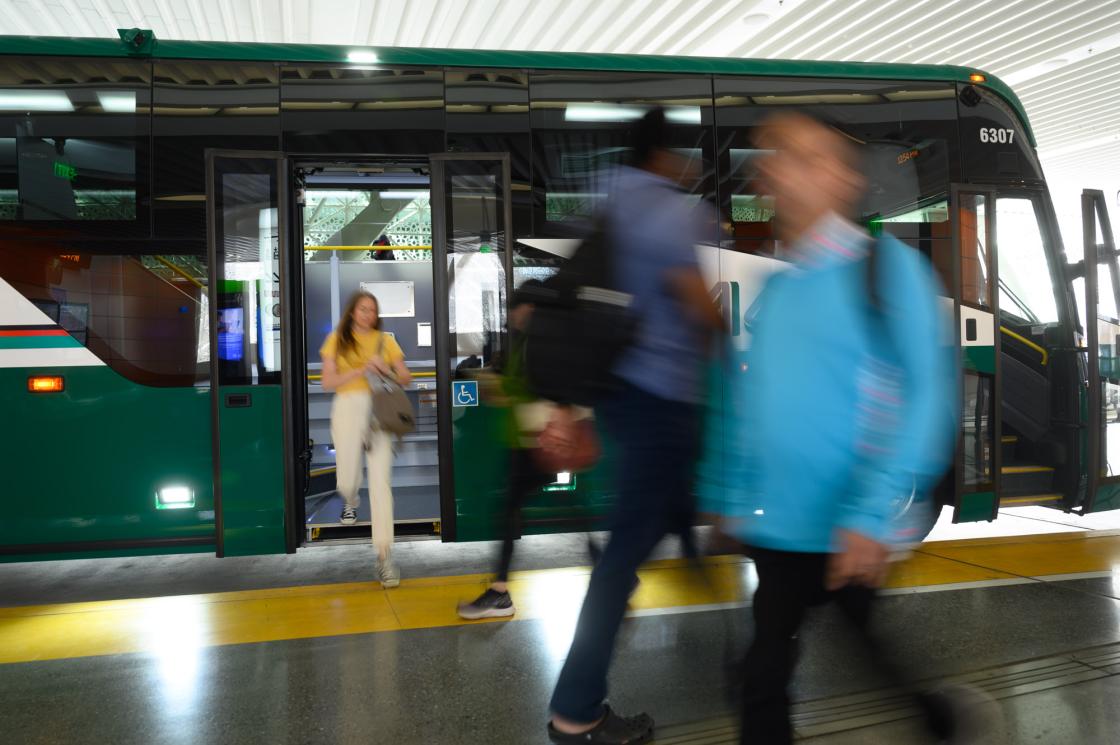 Transbay passengers off boarding bus
