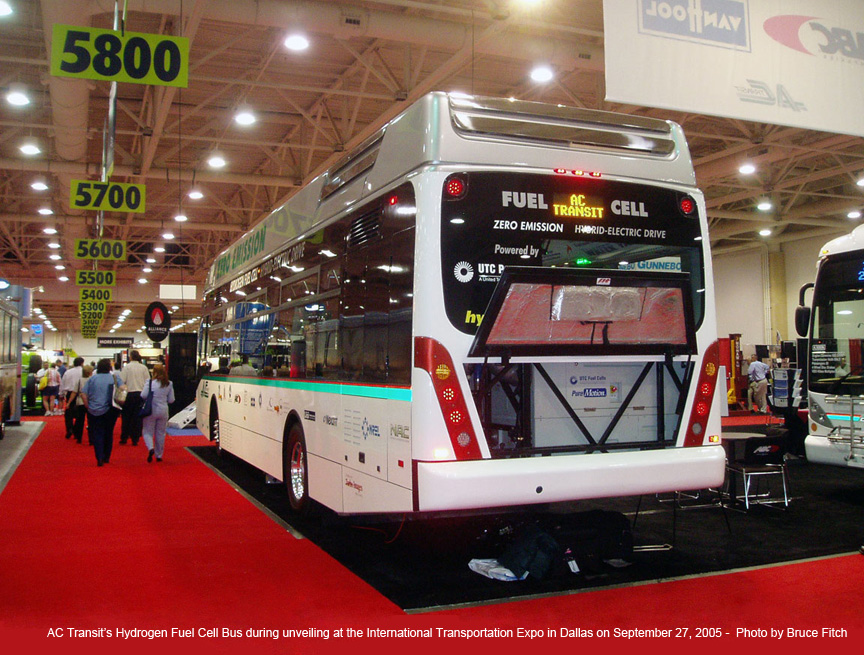 Fuel Cell bus in Dallas on September 27, 2005